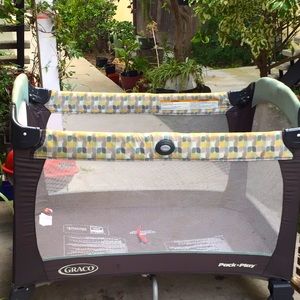 Graco pack n play